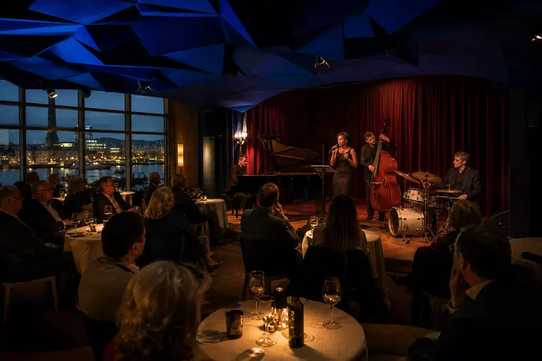 Jazzensemble in de salonscene